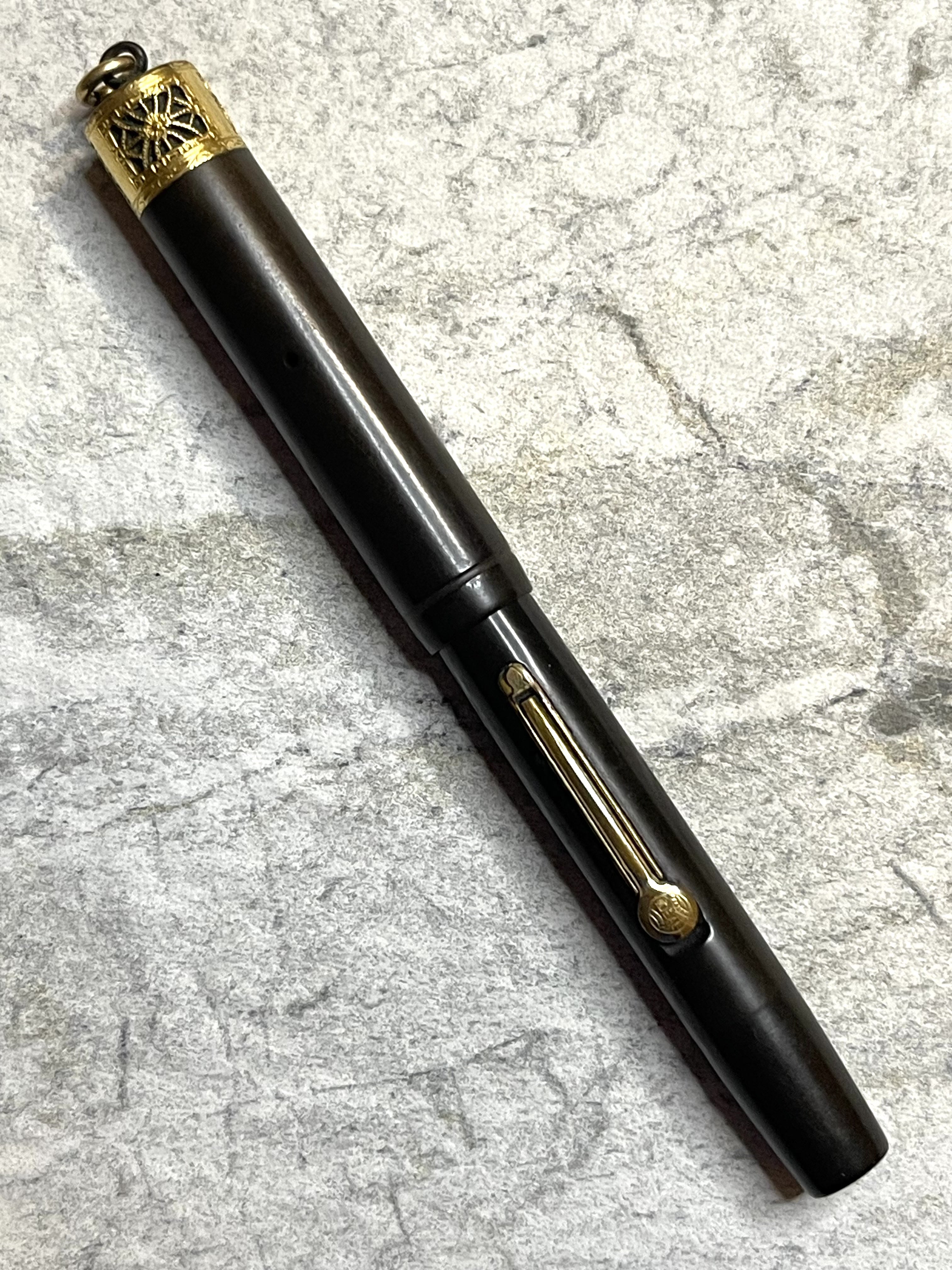 Waterman 52 ½ V Filigree Cap Top