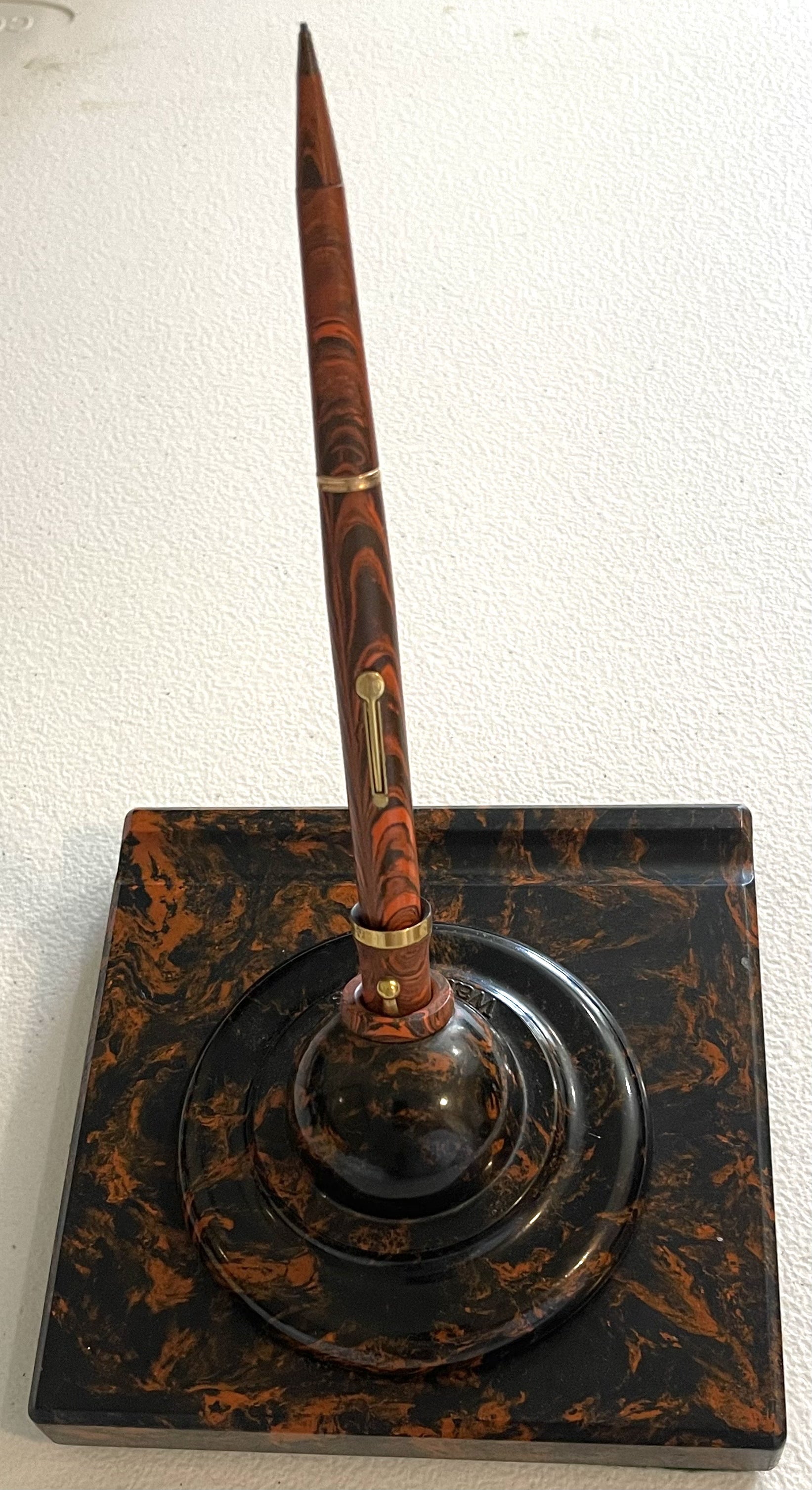 Waterman 5 Mottled Hemisphere Base with Stand